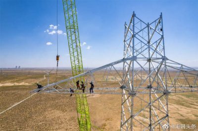 140.4米！西北最高電力鐵塔組立完畢